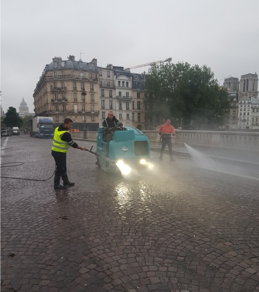 Nettoyage de voirie Paris 4ème (pont Louis-Philippe)